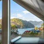 8 Person In Lyngdal-by Traum