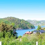 8 Person In 度假居 灵达尔