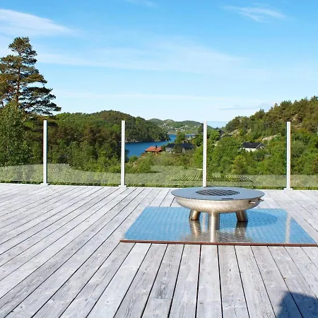 8 Person In Lyngdal