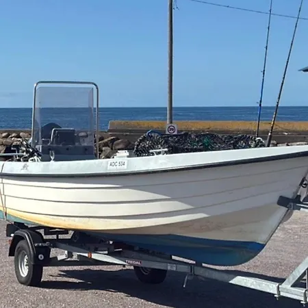 8 Person In Lyngdal