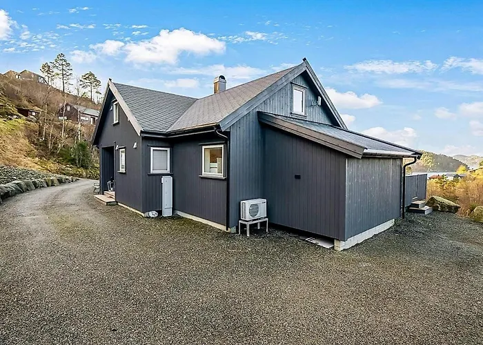 8 Person In Lyngdal-by Traum *
