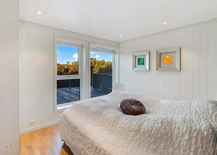 8 Person In Lyngdal-by Traum *