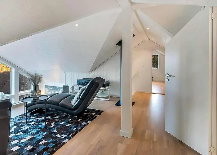 8 Person In Lyngdal-by Traum Lyngdal