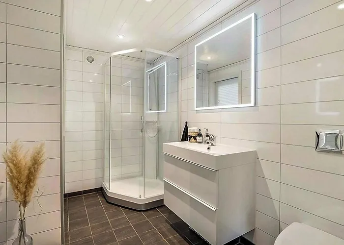 8 Person In Lyngdal-by Traum *