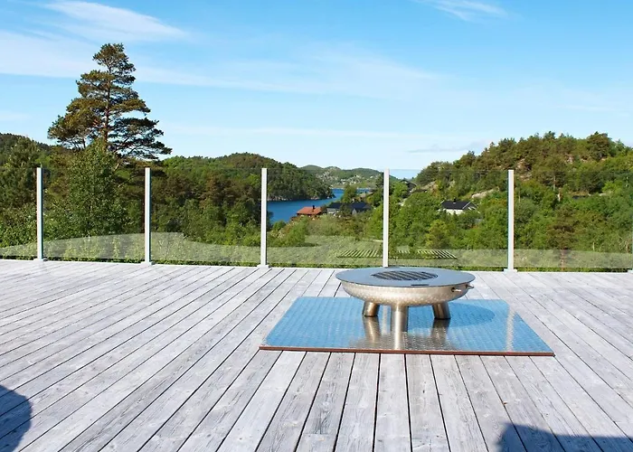 8 Person In Lyngdal-by Traum 灵达尔